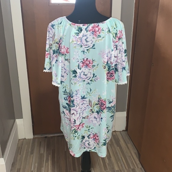 Spring Mint green floral blouse with crochet! - Picture 4 of 4